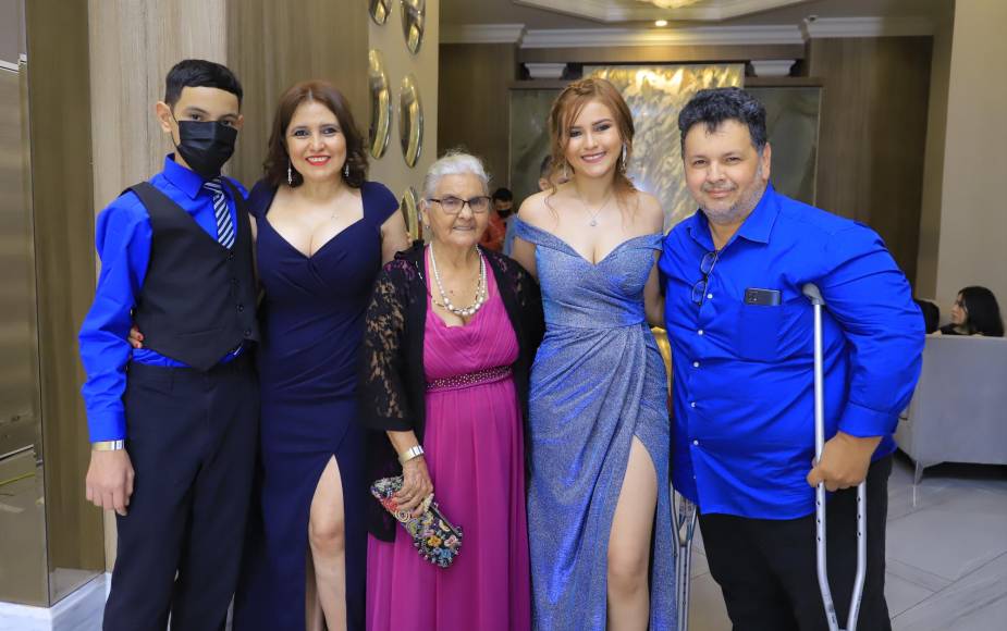 Franklin Caballero, Dunia Aguilar, Magaly Rivera, Ahimy Caballero y Franklin Caballero