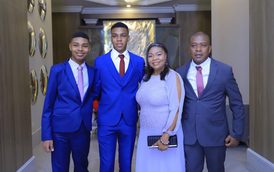 Nael Flores, Víctor Flores, Liliant Bonilla y Víctor Flores