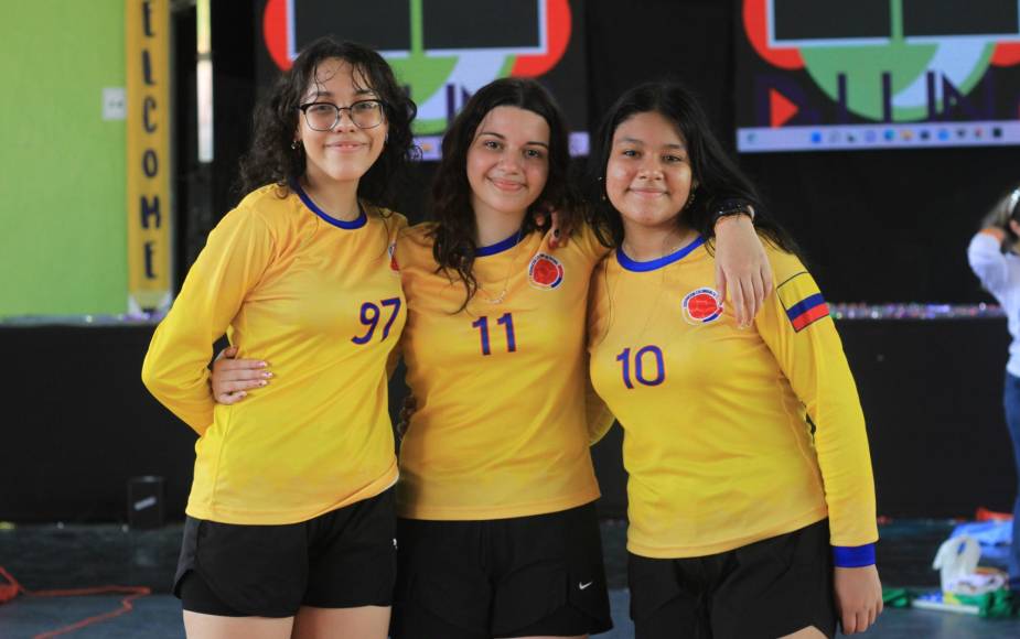 Claudia Figueroa, Elizabeth Leiva y Valeria López
