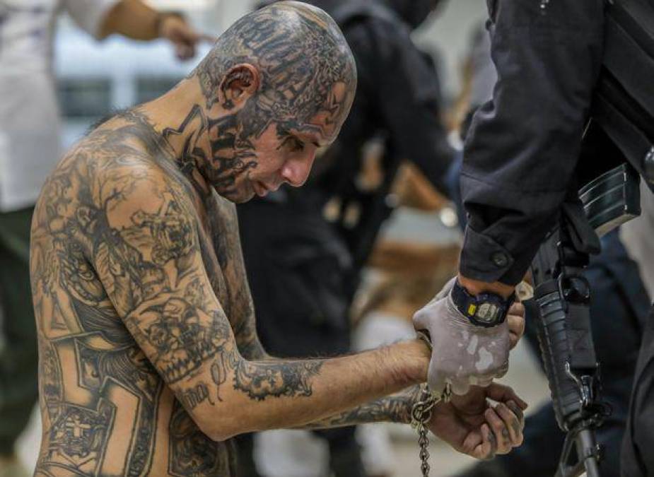 Torturas, muertes y fosas comunes: Revelan el “infierno” en las cárceles de El Salvador