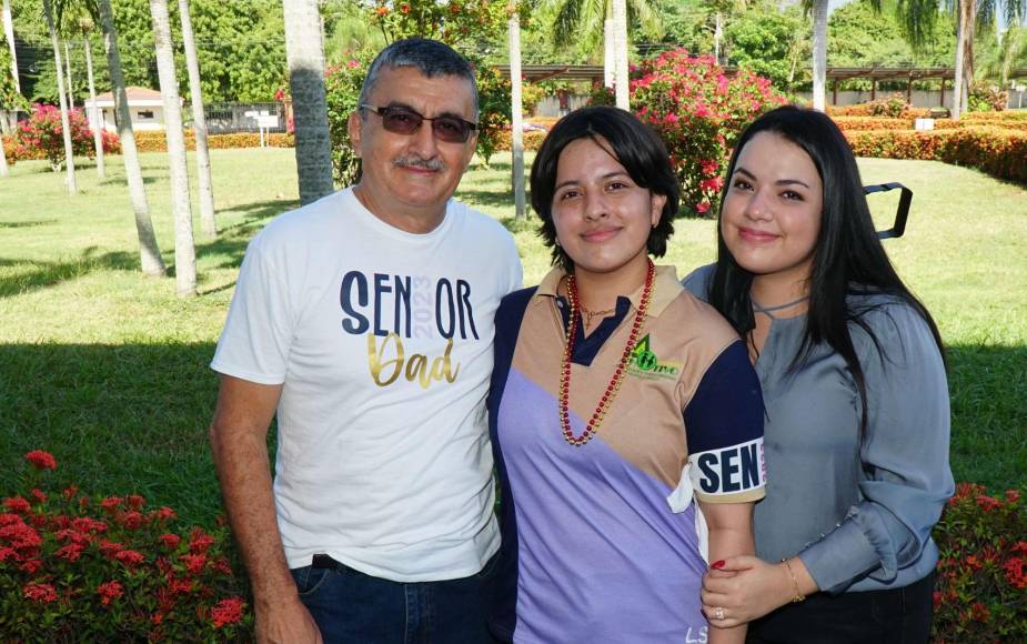 Héctor Ardón, Stephany Ardón y Claudia Ardón 