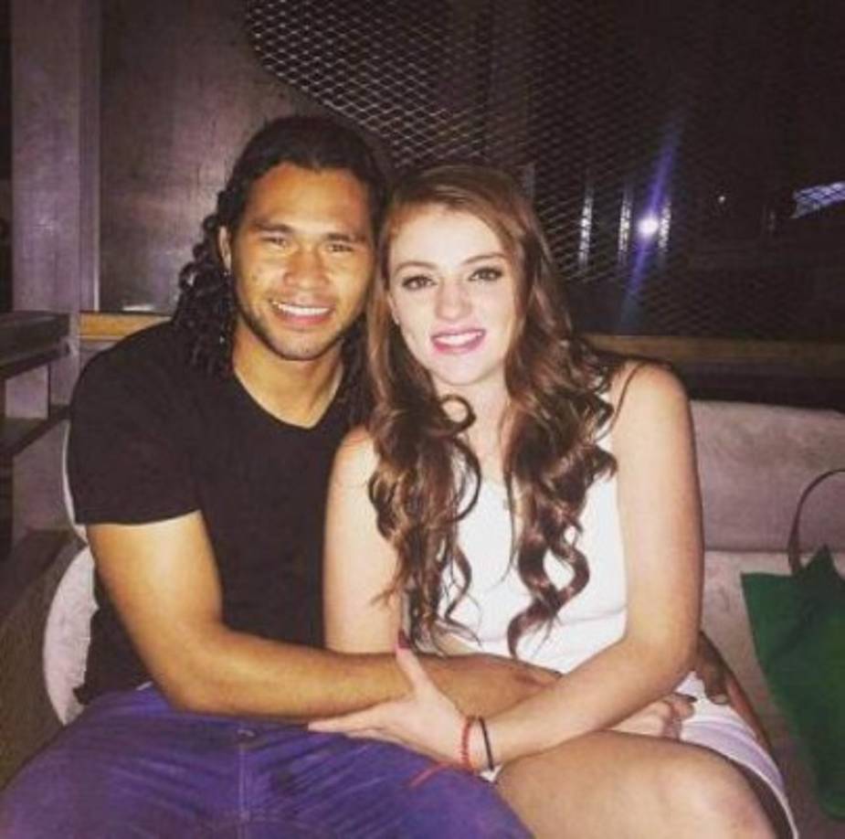 Al futbolista mexicano Carlos 'Gullit' Peña se le conocen diferentes amores prohibidos, como el que protagonizó con Denisse Collazo, cuando ella era apenas una adolescente.