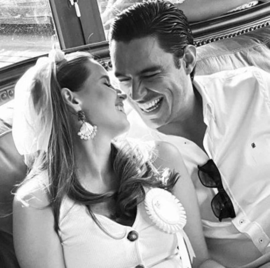 El dirigente del Partido Nacional, Kilvett Bertrand, y la ministra de Transparencia, María Andrea Matamoros contrajeron nupcias ayer en una ceremonia privada en Tegucigalpa.<br/>