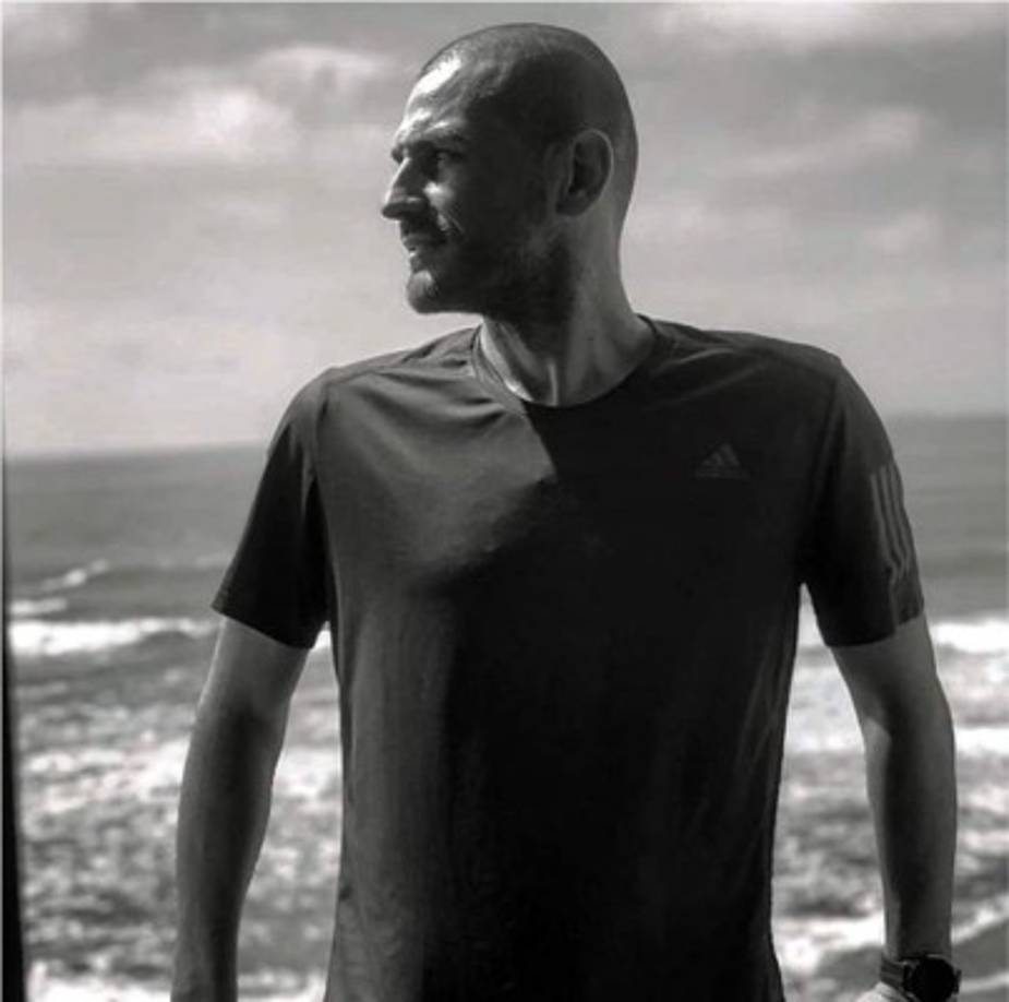 El portero español Iker Casillas aprovechó la cuarentena para hacerse un nuevo look, con corte de cabello.