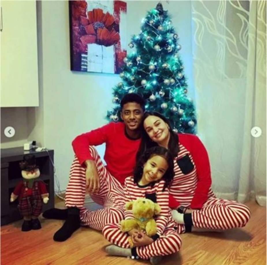 Antony 'Choco' Lozano, delantero hondureño del Cádiz de España, disfrutó de la Navidad en la Madre Patria con su esposa e hija.