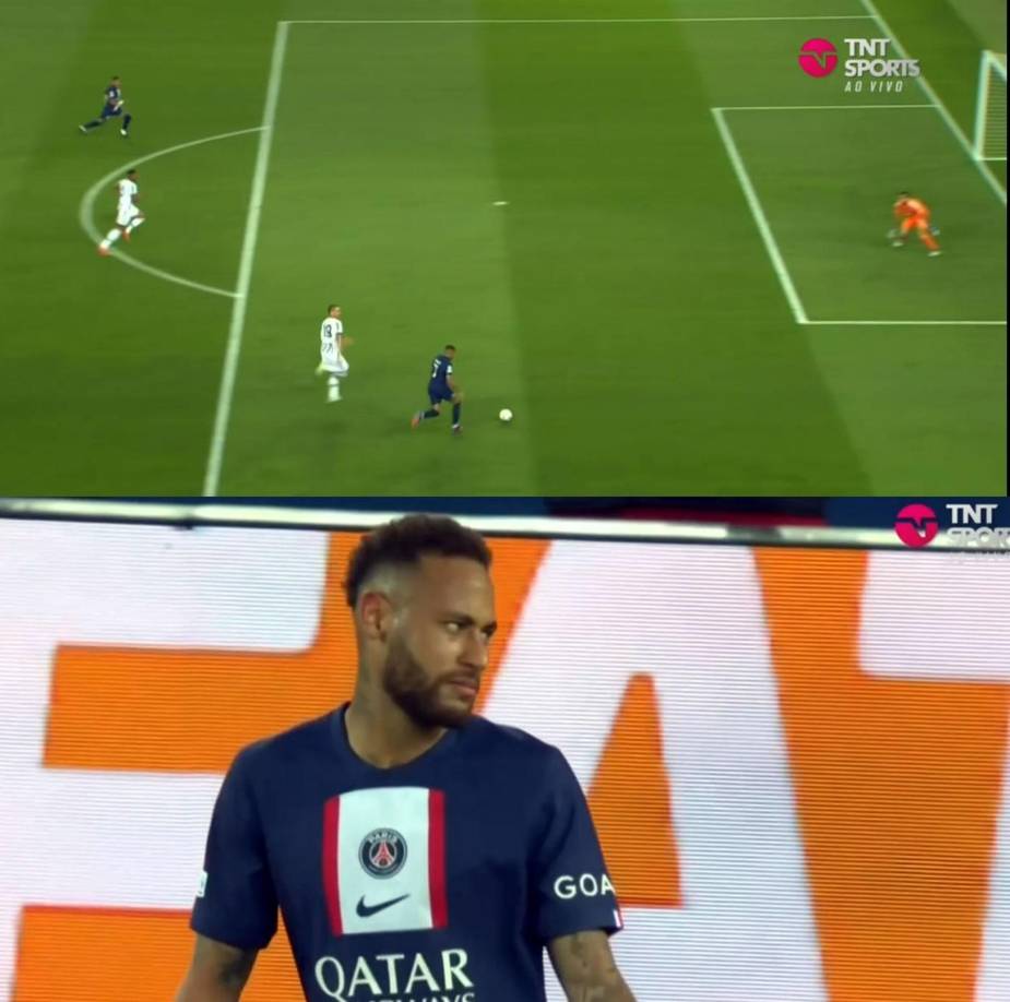 Así fue el fastidió de Neymar con Mbappé. Después de una enorme jugada de Messi, el atacante francés se escapó a toda velocidad por la banda derecha y remató desviado en lugar de darle un pase al brasileño, que entraba mejor posicionado por el otro lado y solo. El enfado de ‘Ney‘ con Kylian era evidente en su rostro.