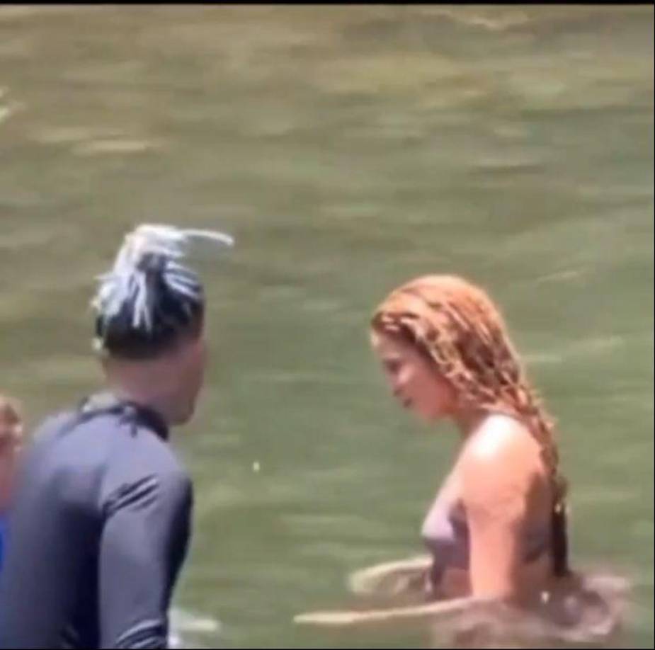 Los artistas han sido vistos pasando el día en un río de Puerto Rico donde han sido inmortalizados bañándose con los hijos de la colombiana, Milan y Sasha.