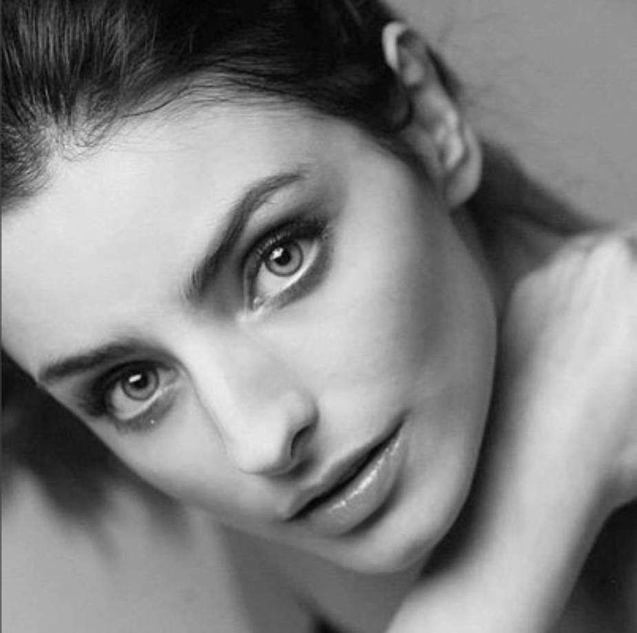 Por medio de su Instagram donde tiene más de cuatro millones de seguidores, Aislinn mostró su cuerpo por primera vez después de dar a luz.