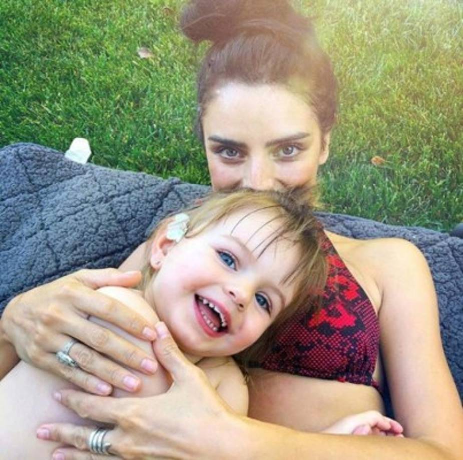 La ex pareja de Mauricio Ochmann también ha generado importantes dividendos gracias a que se ha aventurado a debutar como empresaria lanzando algunas marcas propias de productos, por lo que si bien no se revela cuál es la cifra aproximada es de tres millones de dólares acumulados hasta el pasado mes de julio.<br/>