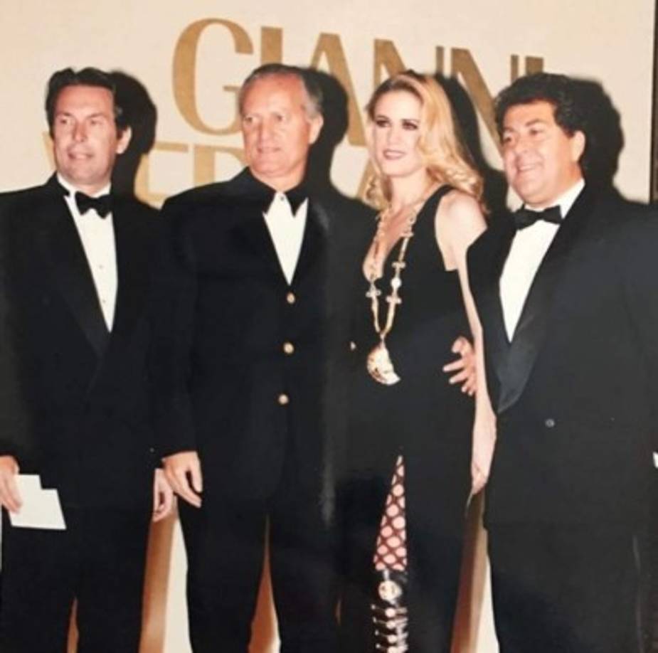 Rebecca de Alba inició su carrera como modelo y conductora en la década de los 80 en México, convirtiéndose desde los inicios en la más cotizada de su país.