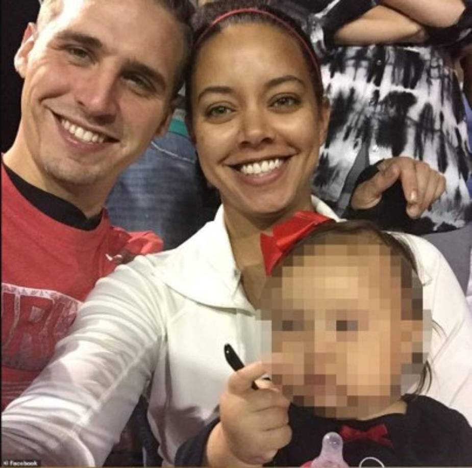 Chicago Sun Times informó que el actor mantuvo como rehenes a su hija y a la madre de Erica hasta que ella llegó a casa.<br/><br/>