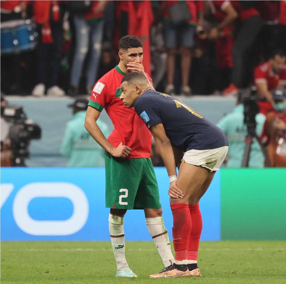 Los dos jugadores del PSG estuvieron charlando sobre el campo tras el pitazo final del partido.