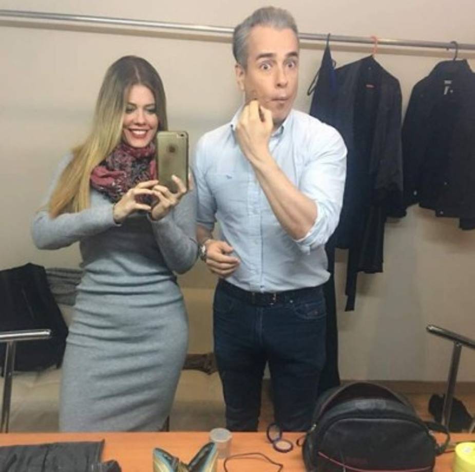 Comparte escenario en obras de teatro en Colombia, con el también actor Jorge Enrique Abello, quien fue el protagonista de 'Betty la fea'.