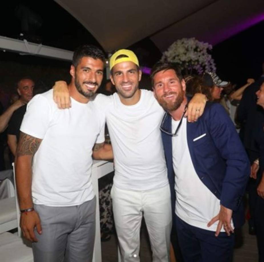 La fiesta reunió a un centenar de famosos, entre los que se encontraban los jugadores del Barcelona.