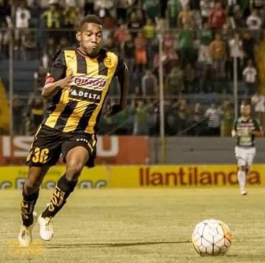 Rudy Meléndez: El joven delantero hondureño no sigue en Real España y ahora jugará con el Brasilia de la segunda división.
