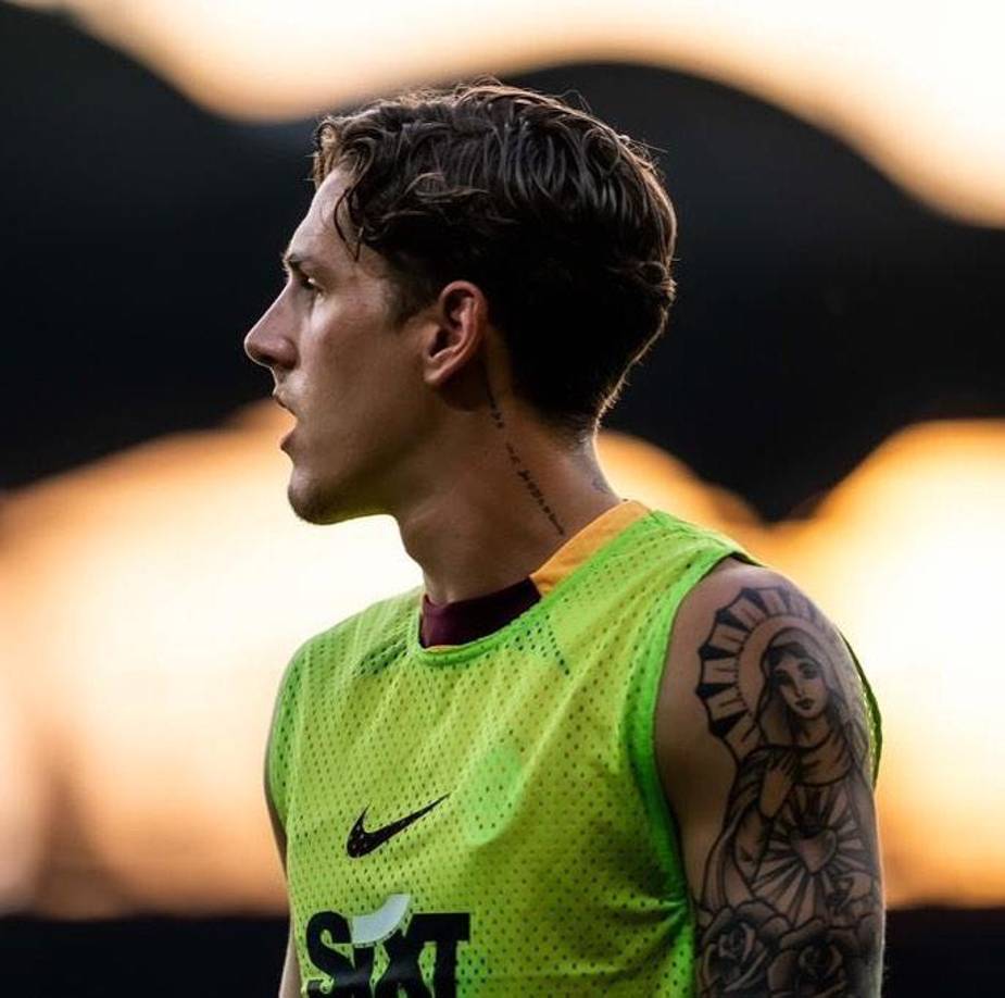 La historia fue aprovechada por los aficionados de la Roma, club donde estuvo Zaniolo antes de irse a la Premier League, y principal rival de la Lazio, el club de Zaccagni.