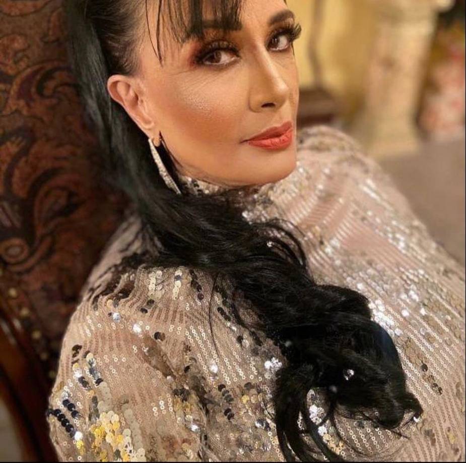 “Yo trabajé toda mi vida y gracias a Dios tenía mucha fama y mi capital económico era muy grande y yo ya producía mis películas con unos empresarios y amigos (...) yo no sabía quién era Marco Antonio Solís y mucho menos quienes eran Los Bukis y acepté contratarlo y Marco no tenía ni carro y le creí que era un hombre de Dios y sin conocerlo me pidió que me casara con él y yo le creí que era un hombre de Dios y me casé”, relató la artista.