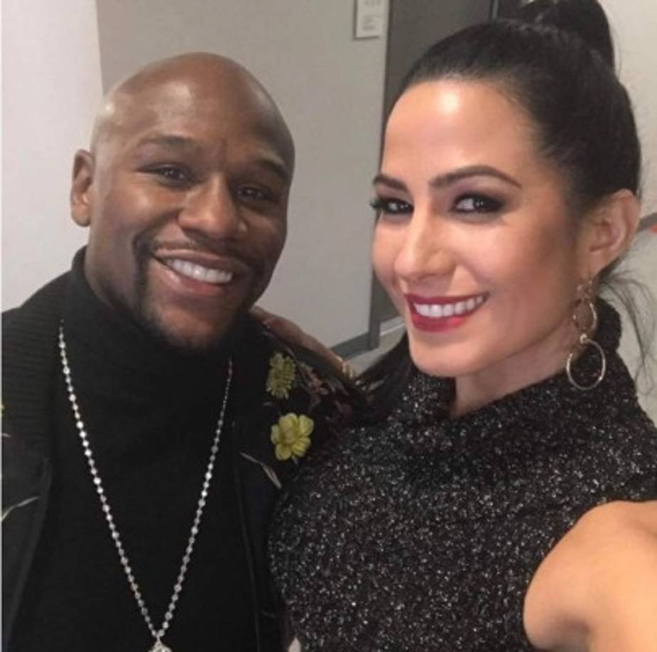 En esta foto junto al boxeador estadounidense Floyd Mayweather, Jr.