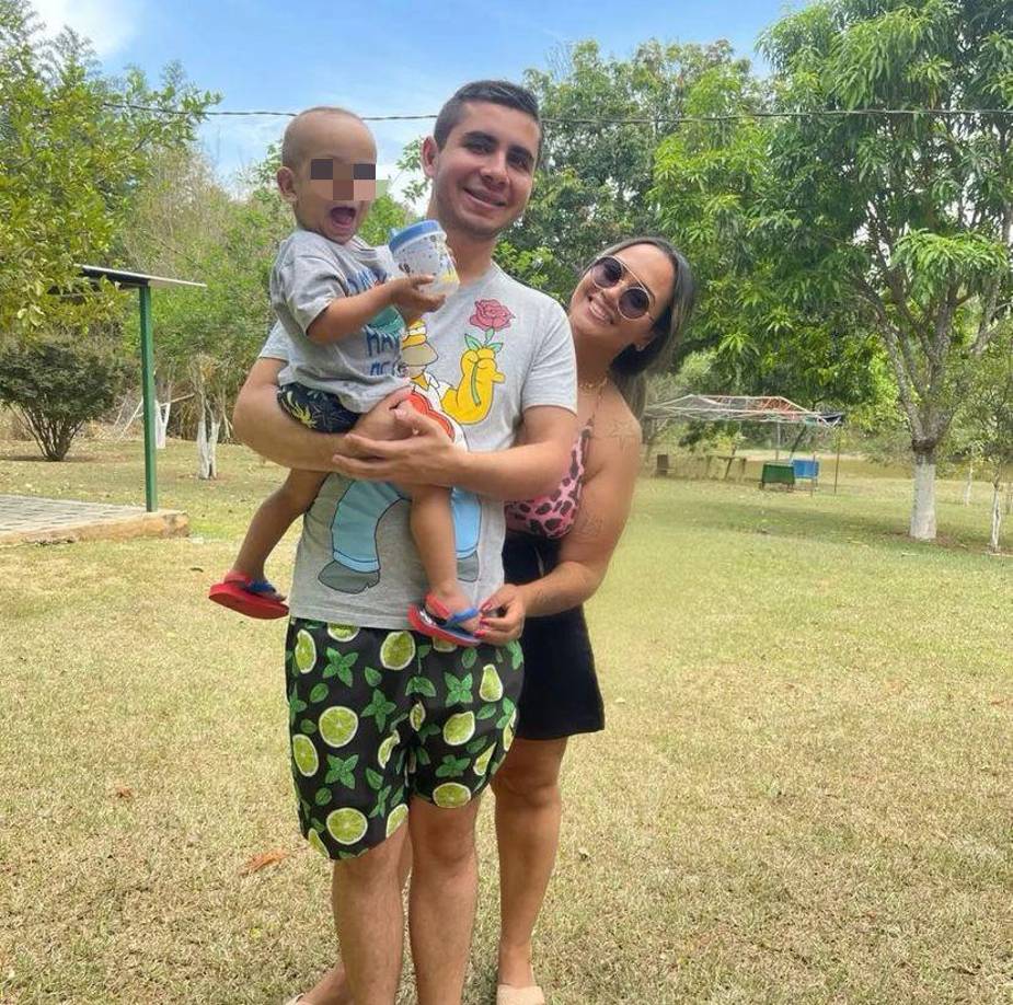 Según informaron fuentes policiales, la mujer tenía otra hija de 11 años que se salvó porque estaba en la escuela al momento del incendio, el cual dejó a 12 personas heridas.