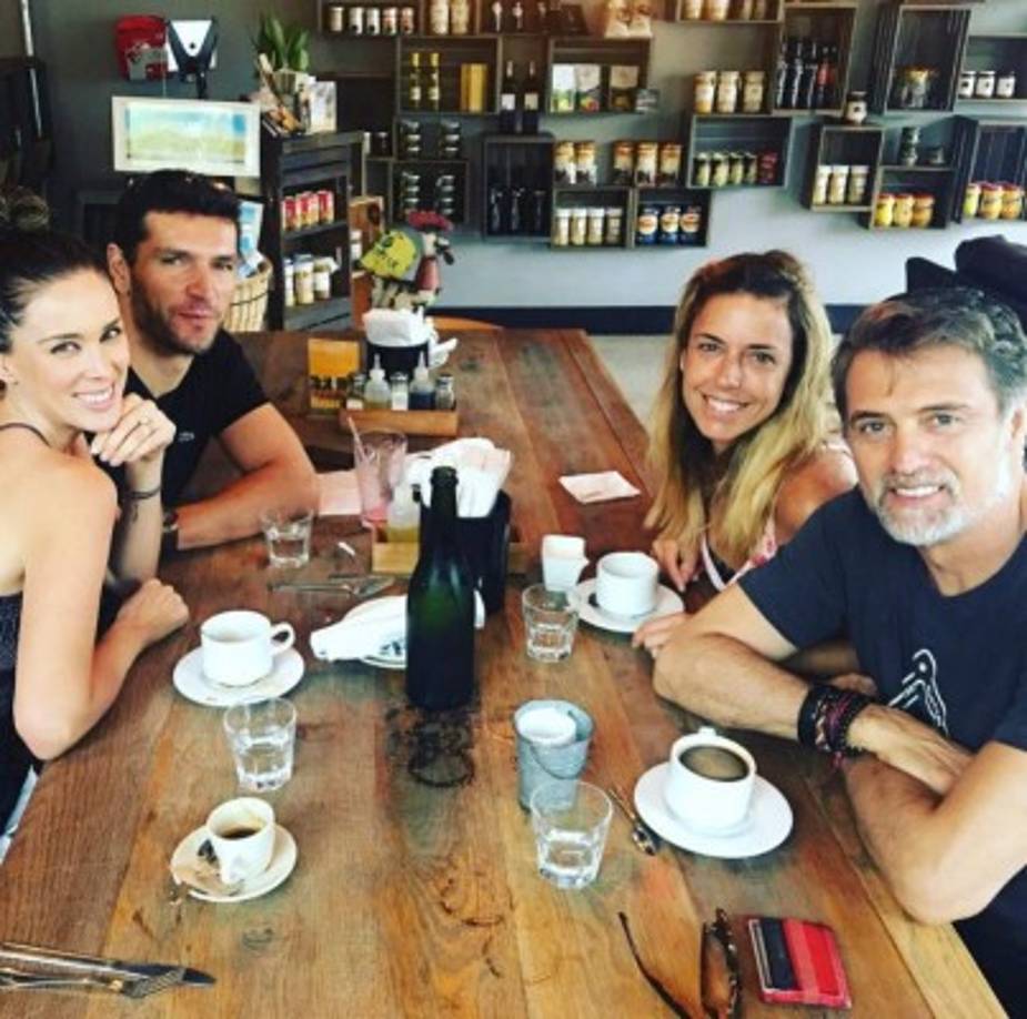 “Juan está en México, iba a venir aquí a pasar una temporada con nosotras, con las niñas y conmigo, y le salió más trabajo, gracias a Dios, así que así estamos como matrimonio que se ve los fines de semana, pero bueno, son etapas y así nos toca a los actores, nuestro trabajo es bastante inestable y hay que adaptarse a la situación”, explicó Maki Soler en aquel entonces.<br/>