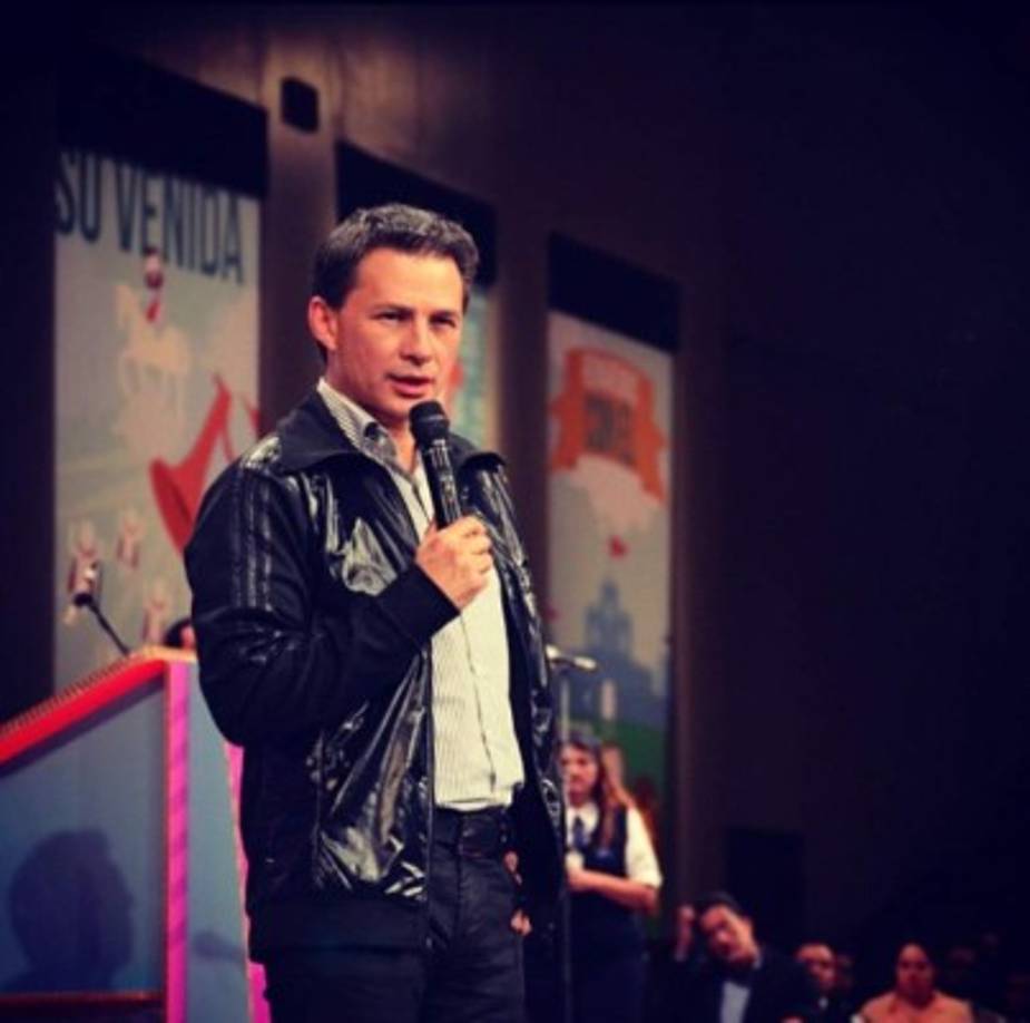 'Noches de Gloria' se le llama a las cruzadas de sanidad y milagros. Se han caracterizado por la poderosa manifestación del Espíritu Santo, según la biografía de 'Casa de Dios'.