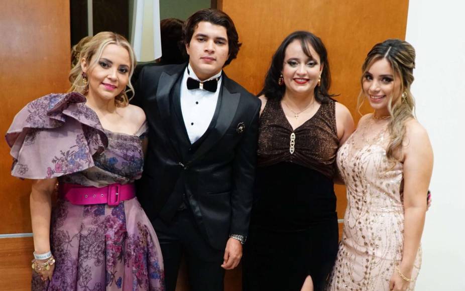 Karen Galeano, Ferzán García, Cecilia Galeano y Joselyn Galeano