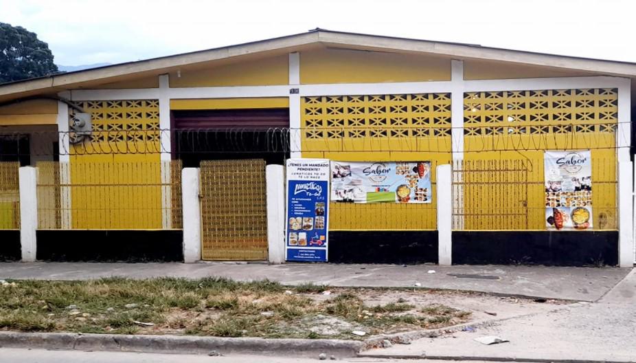 La facha del restaurante sampedrano.