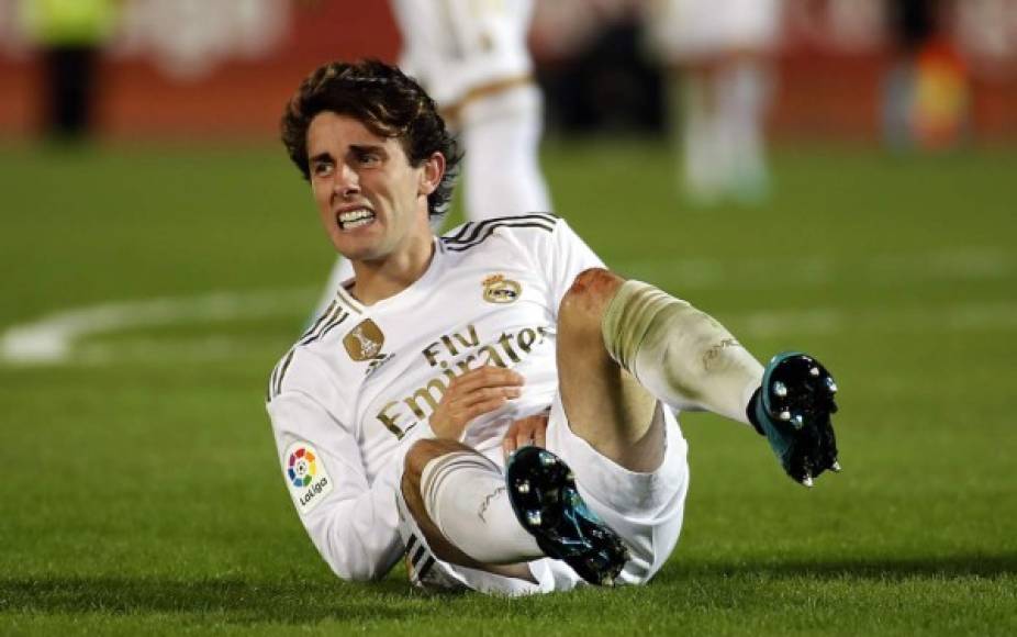 Álvaro Odriozola, en el suelo después de recibir una falta.