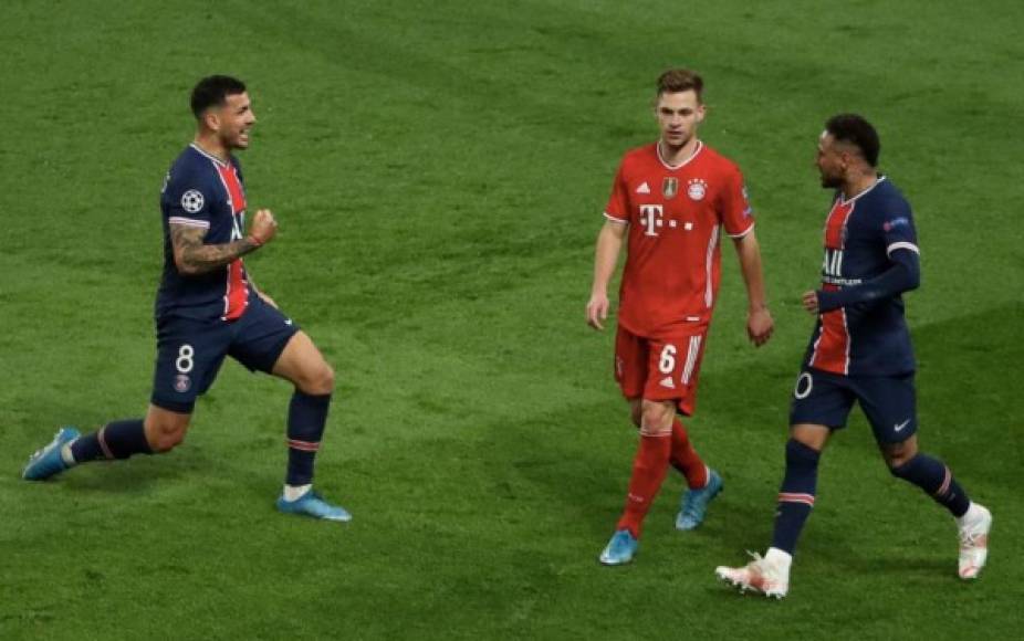 Una vez que el árbitro pitó el final del partido, Neymar se puso muy cerca de Joshua Kimmich y gritó la celebración en la cara del jugador alemán del Bayern. ¿Provocación?