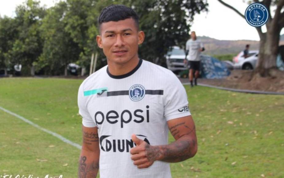 Iván López: El veloz delantero ya suda la camiseta del Motagua y firmó con los azules por un año y medio. El delantero no siguió en el Real España ya que no llegó a un acuerdo económico con los aurinegros.