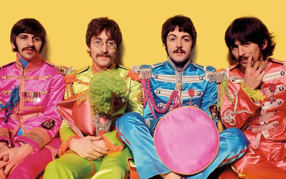 The Beatles fue una banda de pop/rock británica formada en los 60 y considerada como la de mayor éxito comercial y crítico de todos los tiempos. Tal es la repercusión de la llamada ‘Beatlemanía’ que sus letras, que representaron a los ideales progresistas de la época, todavía perduran hoy en día.