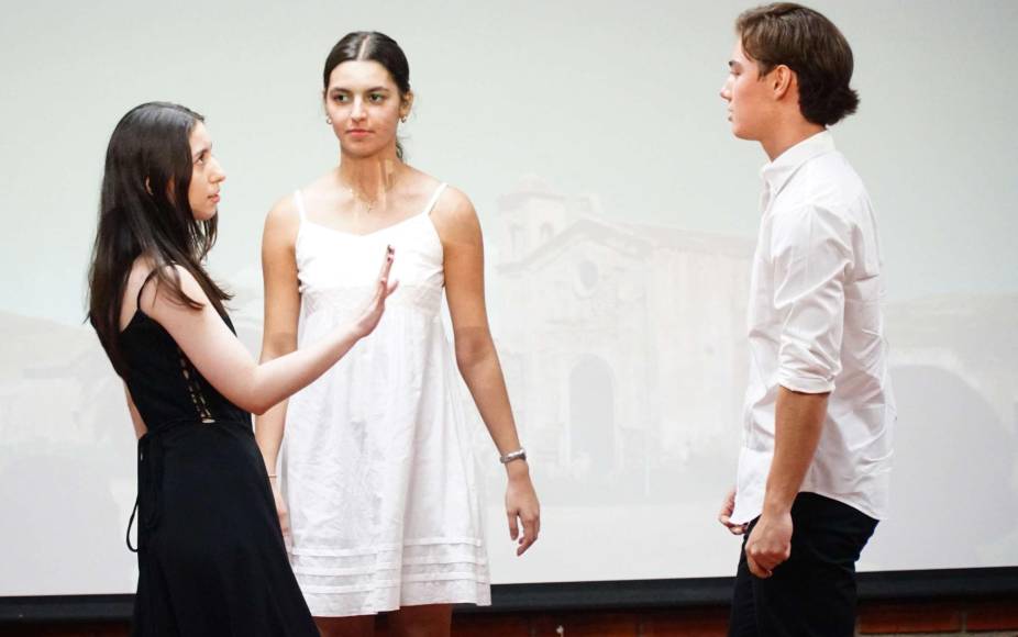 Resaltando obras históricas con interpretaciones sobresalientes, los jóvenes demostraron su capacidad para representar a los personajes.