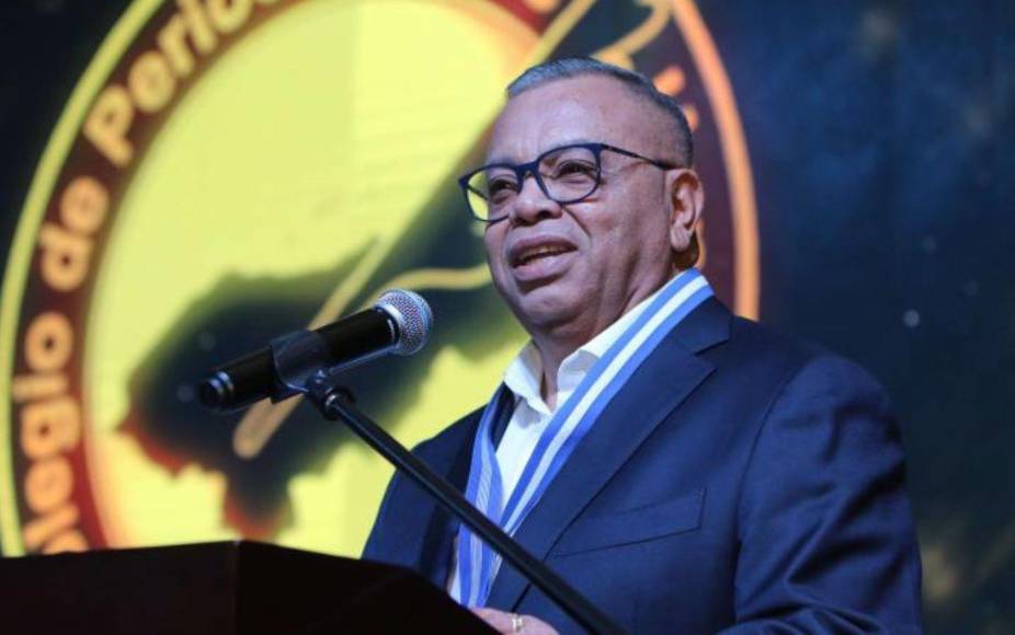 Eduardo Maldonado es un presentador de noticias, también empresario. Reconocido a nivel nacional por su crecimiento en los medios de comunicación, así como por su proyección social. 