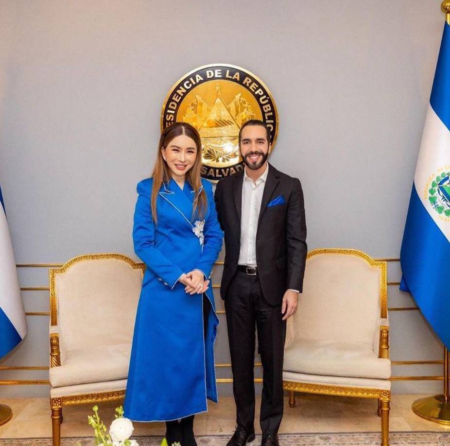 El hecho ocurrió durante un entrevista, en la que le estaban preguntando sobre los nuevos cambios que habrá en el certamen en El Salvador.