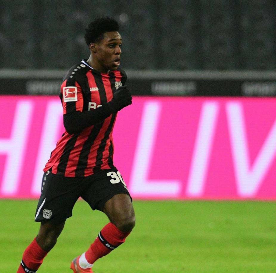 Jeremie Frimpong: Neerlandés que se desempeña como lateral por la banda derecha, milita en el Bayer Leverkusen.
