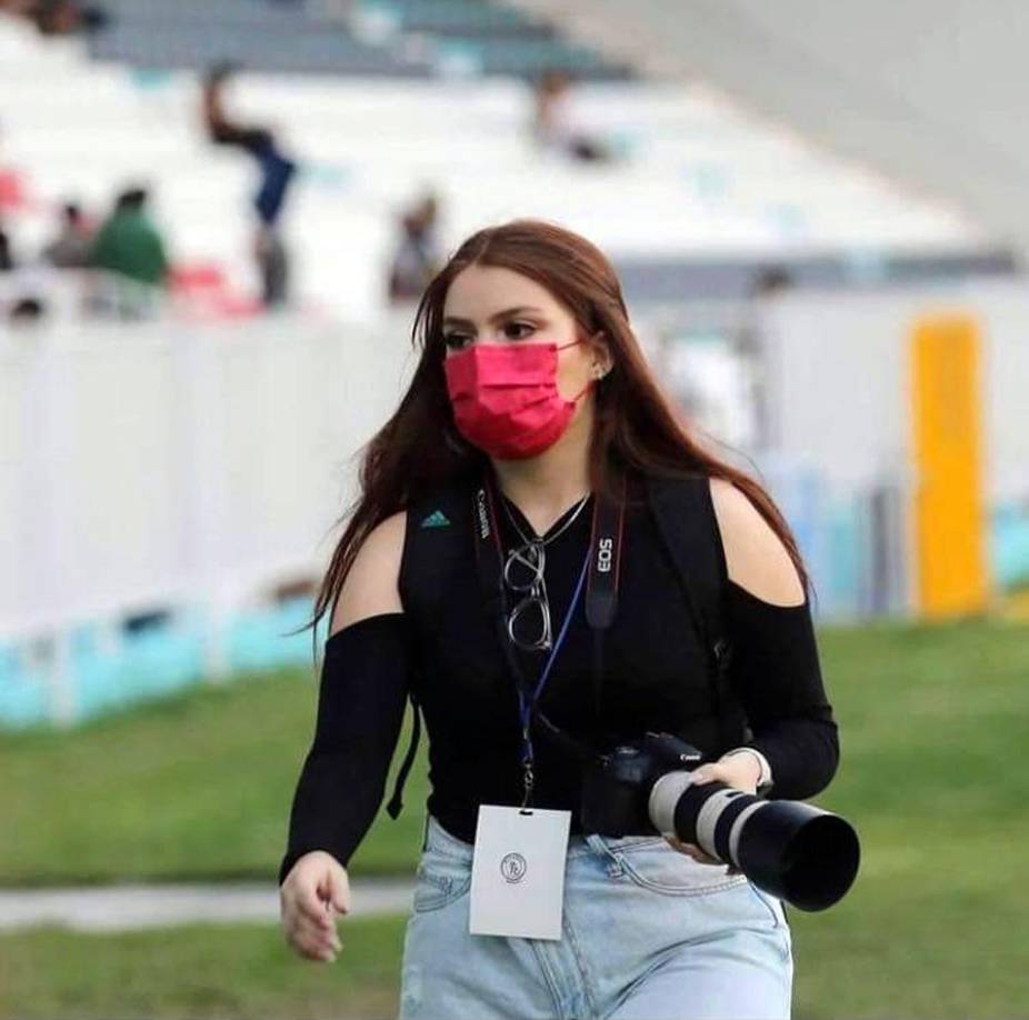 La bella joven, que estudia Mercadotecnia y Publicidad, ha estado trabajando como fotógrafa en el Motagua.
