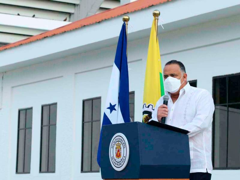 El alcalde Armando Calidonio anunció que se trabaja en una política municipal del arte y la cultura.