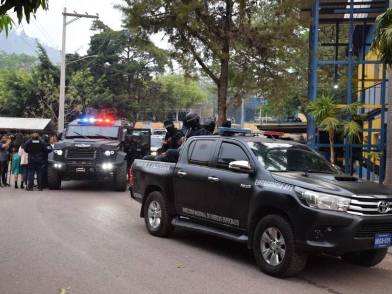 El hondureño Francisco Roberto Cosenza, exfuncionario del Gobierno del expresidente Juan Orlando Hernández (2014-2022), condenado por narcotráfico por la Justicia estadounidense, fue extraditado este jueves a Estados Unidos.