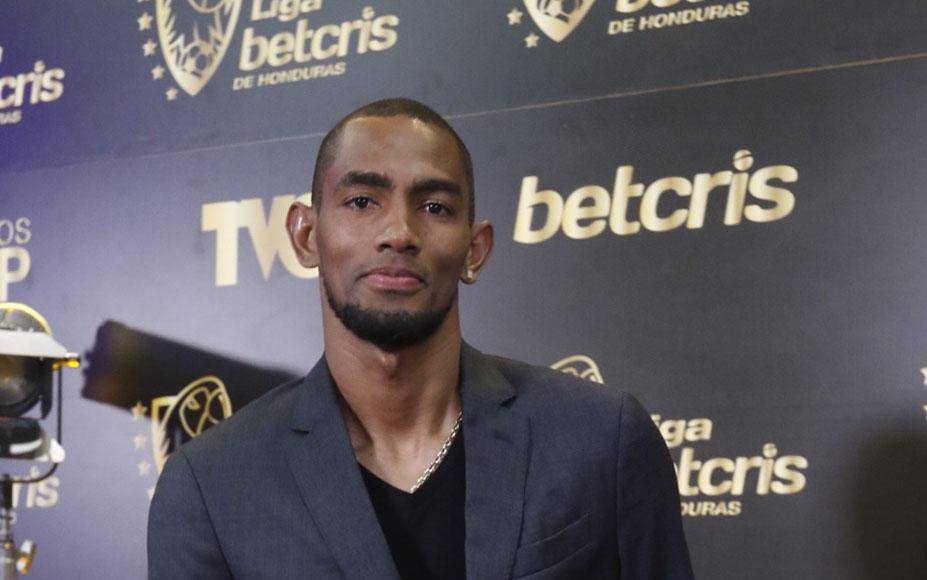 El goleador Jerry Bengtson en los premios MVP.