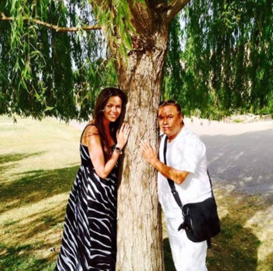 Una de las fotos de Simona con Juan Gabriel.