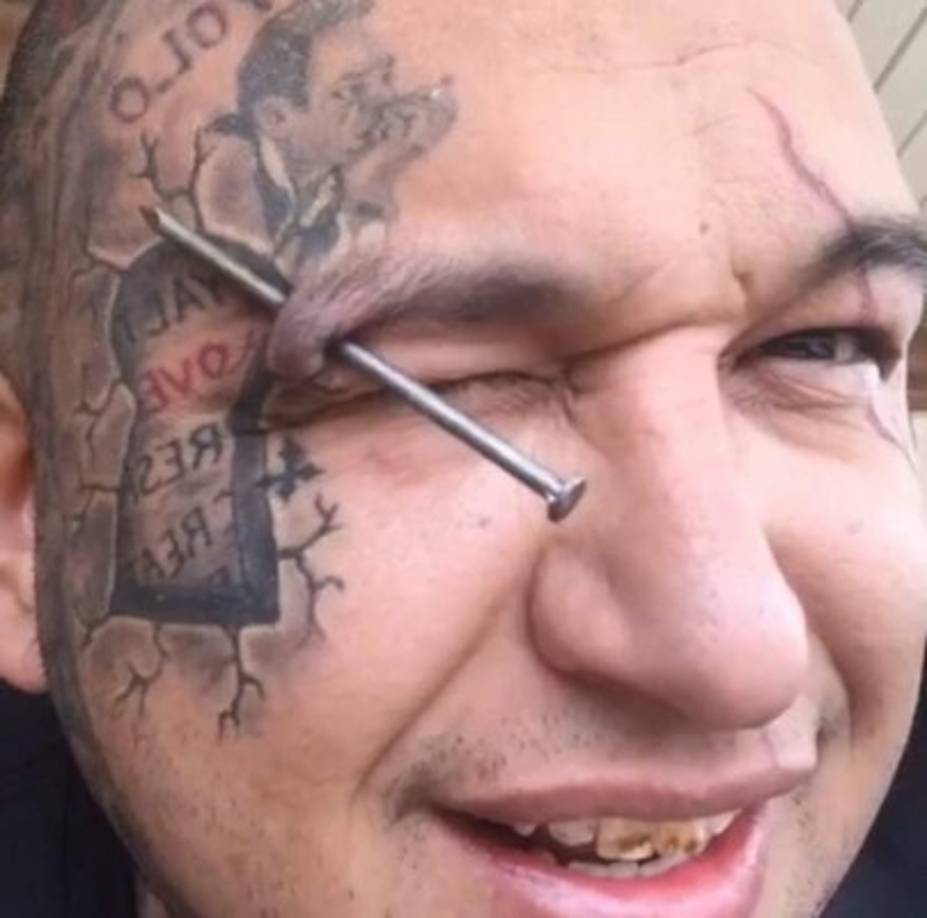 Ernesto, que se hace llamar 'El no deportable', se dedica a realizar retos extremos que publica en You Tube. Su canal cuenta con más de 10,000 seguidores. También trabaja como supervisor de una compañía internacional.