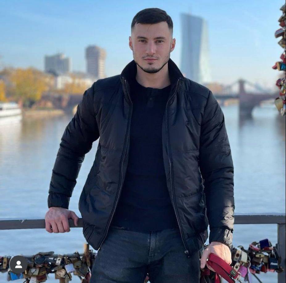 Fue el programa ‘Chisme no like’, el encargado de detallar que, al parecer, la estrella de la música se obsesionó con un actor porno llamado Max Barz.