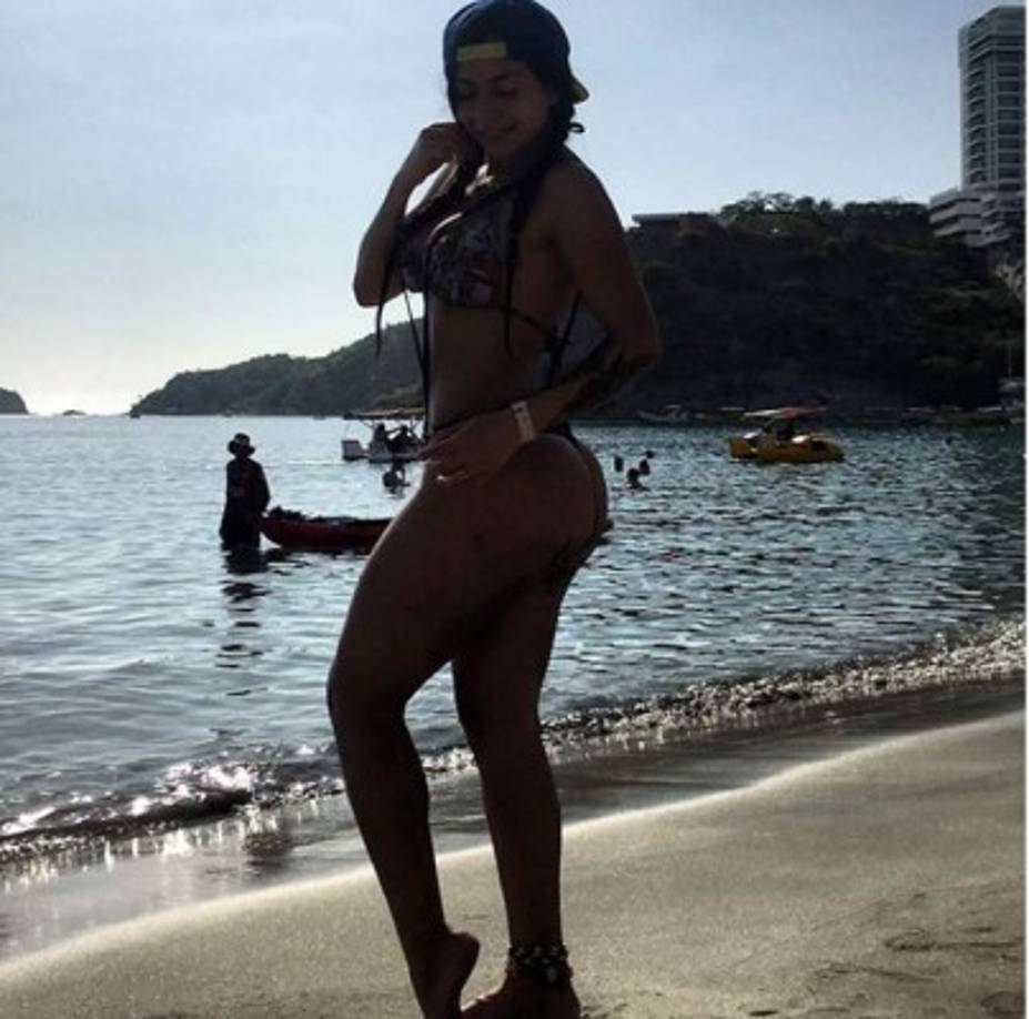 Así luce Vivian su cuerpo en la playa.