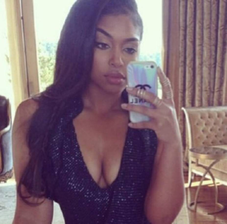 La preciosa joven siempre presume su bello cuerpo.