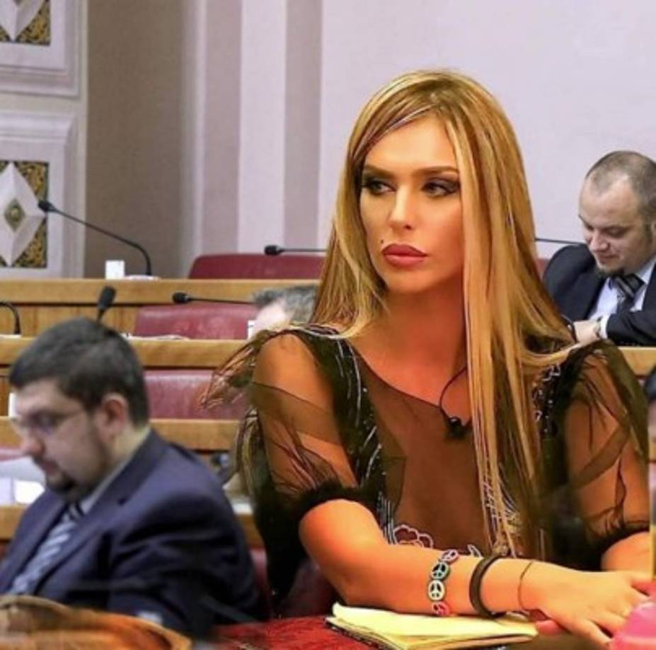 La ex modelo competirá por la presidencia contra la mandataria Kolinda Grabar-Kitarović, de 51 años, que busca la reelección.