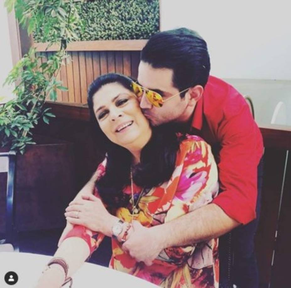 Se ha posicionado como un importante influencer con 1.1 millones de seguidores en su canal de YouTube. Aunque no hay una cifra exacta, se estima que obtiene ingresos de entre seis y doce mil dólares mensualmente.