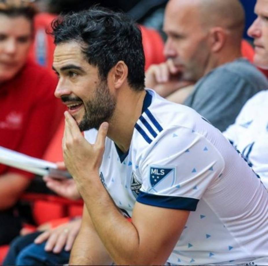 Alfonso Herrera 'Poncho': '¿Alguien necesita ayuda? Cualquier daño o emergencia pueden reportarlo al 55-33-55-33 #sismocdmx'.