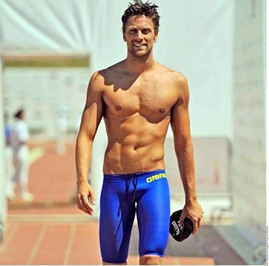 Luca Dotto. Italia, natación. Tiene 26 años, 1.90 m. Ha sido modelo de ropa interior, trajes de baño y lentes para Emporio Armani, marca que adora a los deportistas de alto rendimiento.