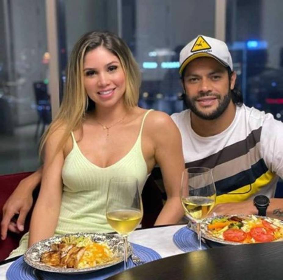 Medios de China aseguraron que el repentino casamiento de Hulk con Camila se debió a que la mujer necesitaba de una visa para continuar en el país.