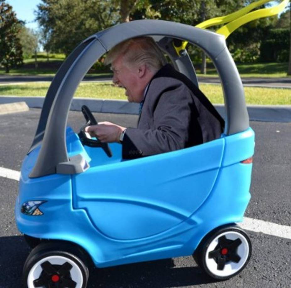 La cara de felicidad del mandatario fue demasiado para Internet, y los memes bajo el hashtag #TrumpTruck se multiplicaron en las redes.